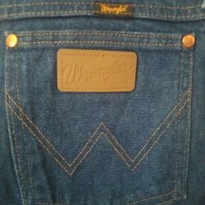 Wrangler Blue Relaxed Jeans with Signature Stitching Style 13MWZ